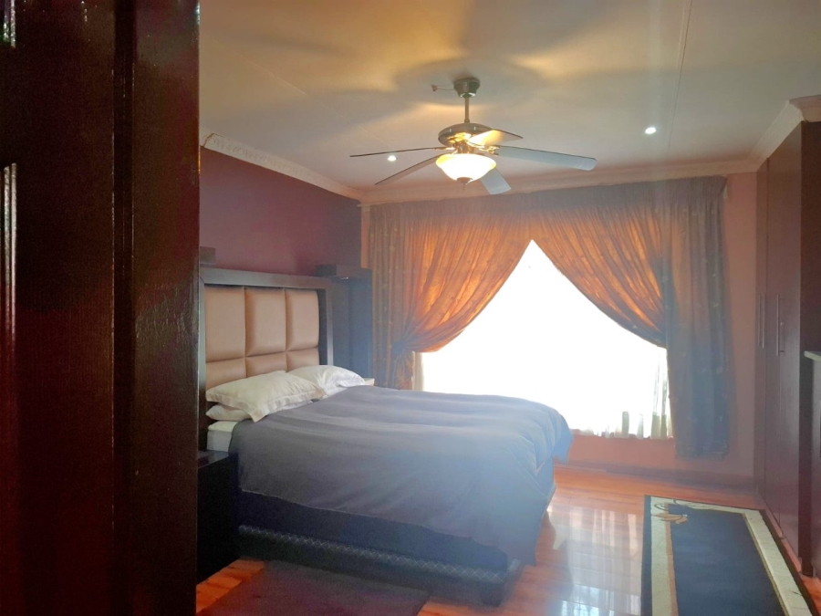 5 Bedroom Property for Sale in Fichardt Park Free State